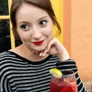 Meet your Posher, Lia